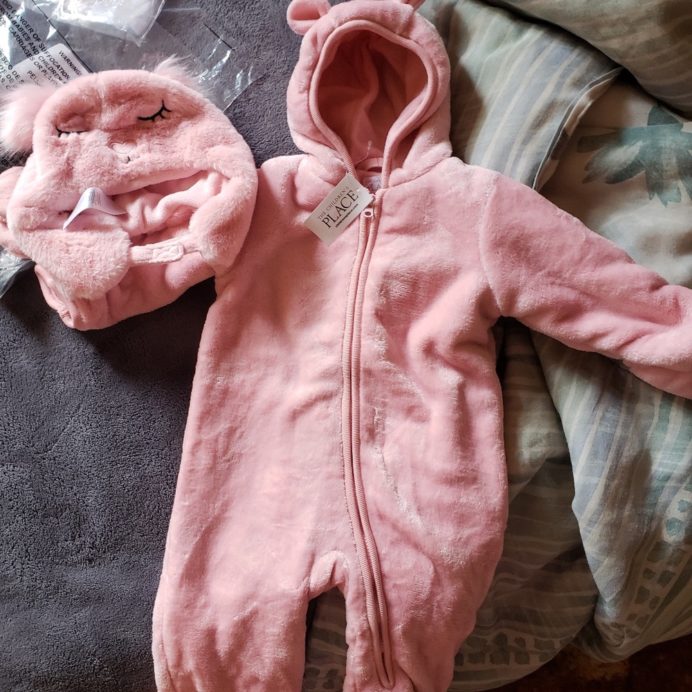 BRAND NEW babygirl snow suit baby hat & mittens
